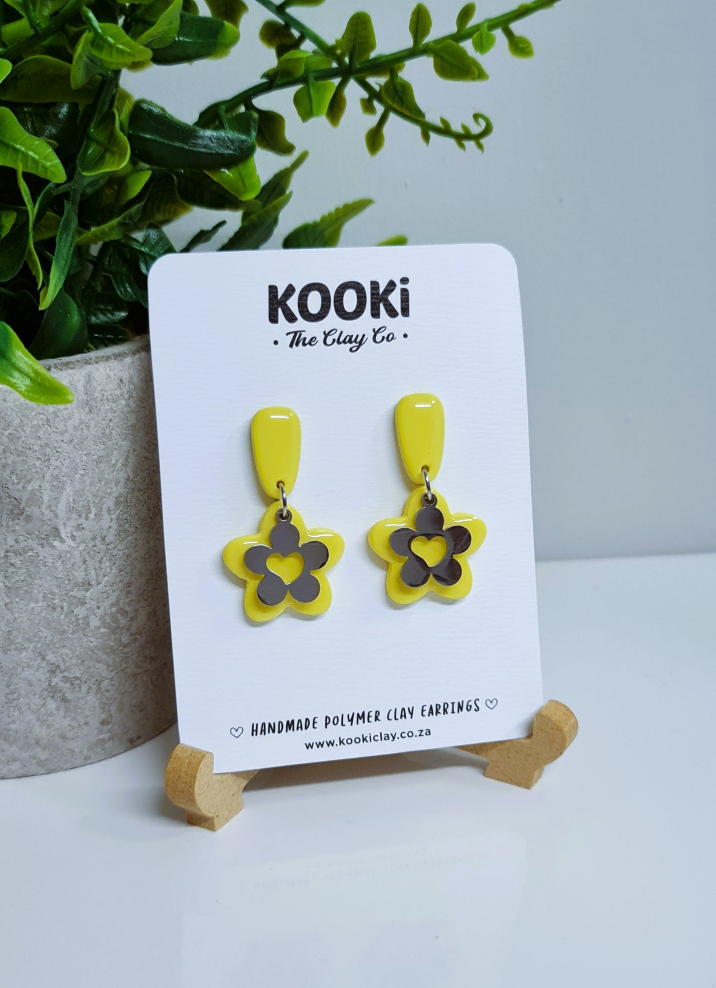 KC1872 - Yellow Silver Flowers