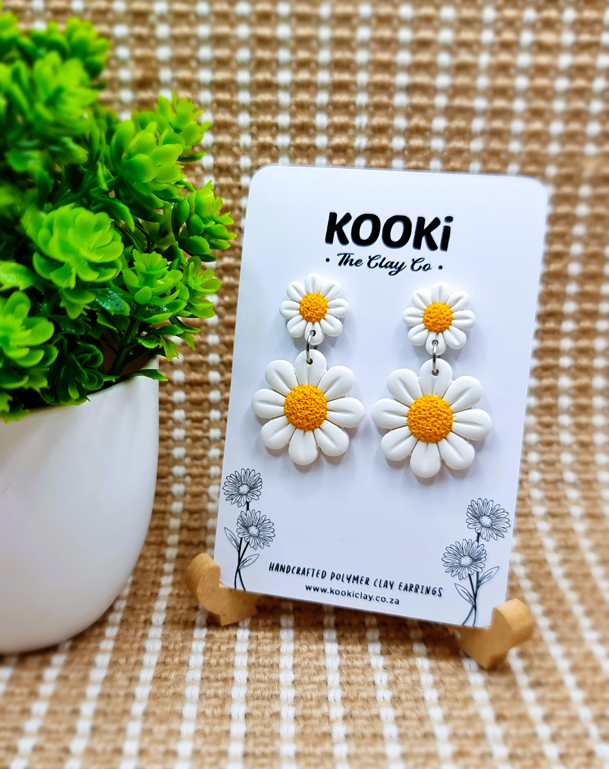 KC2058 - White Daisy Dangles