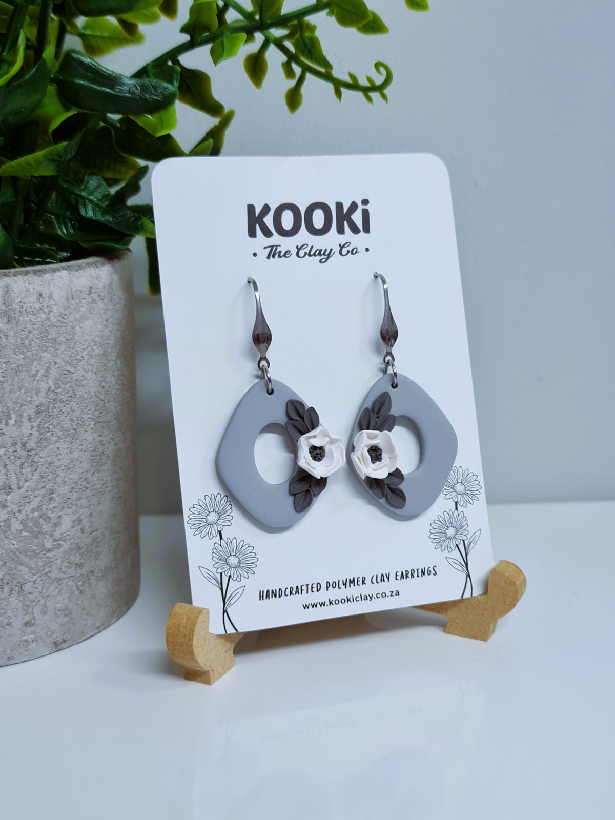 KC2032 - Grey Floral Abstract Hooks