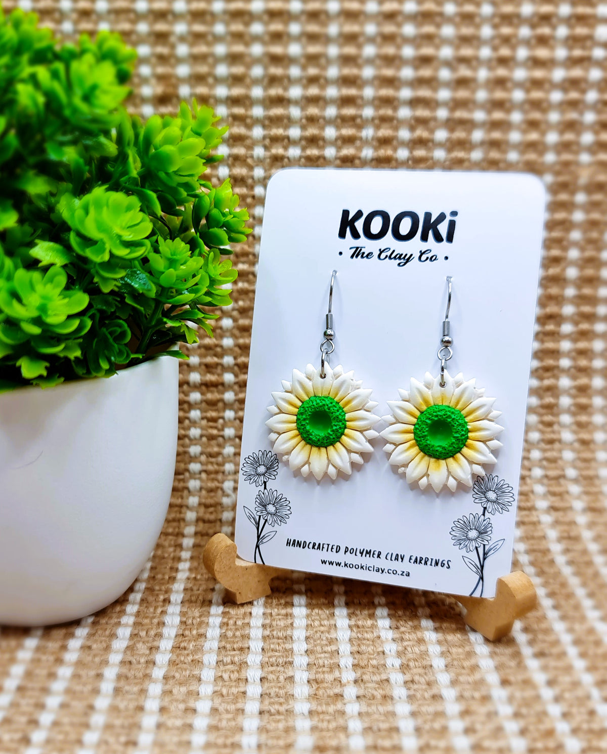 KC2041 - Pom Daisies White