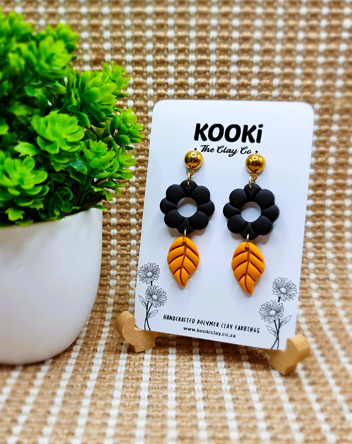 KC2044 - Black & Mustard Flower & Leaf